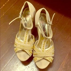 Nude wedges